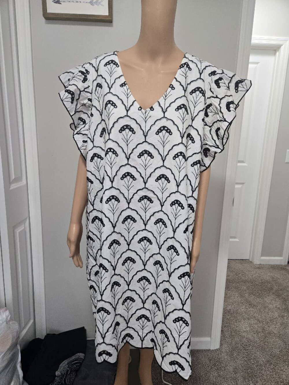 London Times woman us24W white embroidered short sleeve floral dress
